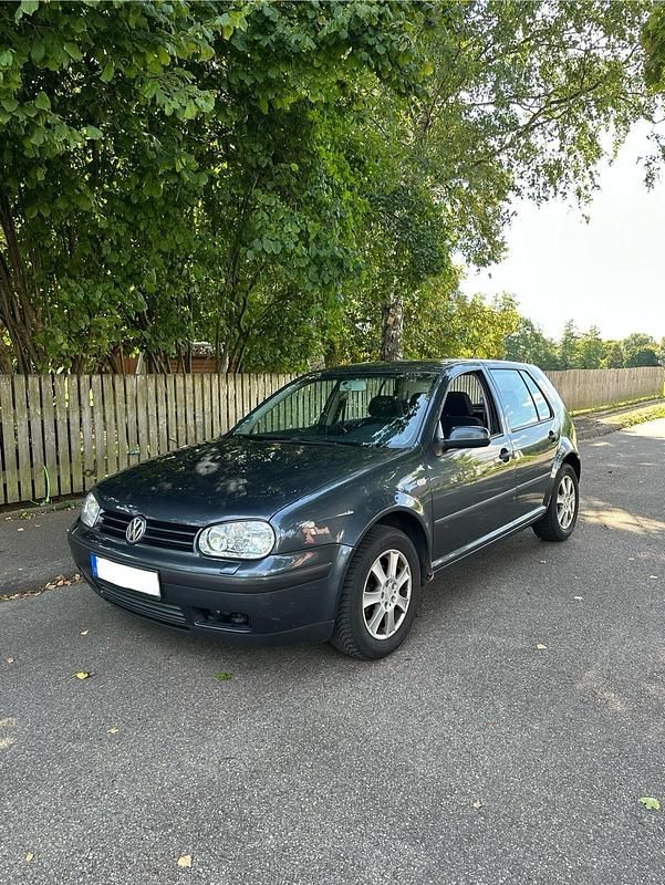 Grau Gebraucht 1999 VW Golf IV Comfortline Kleinwagen | 550 € (Fairer Preis) - Bild 1/4