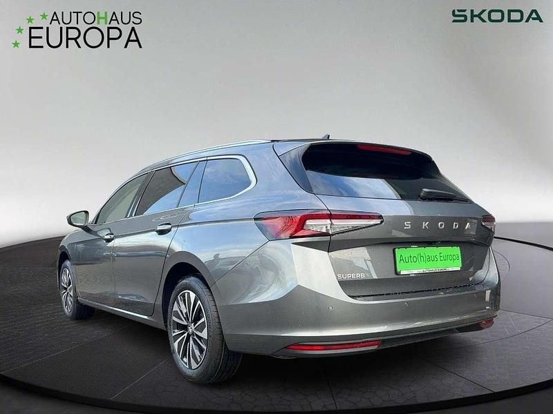 Neu Skoda Superb Selection 150 PS (110 kW) 2025 Graphitegrau metallic Kombi