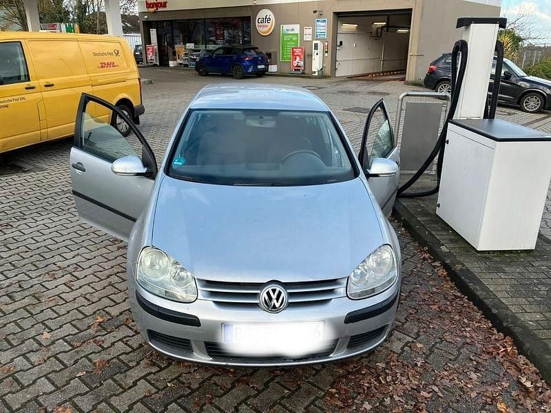 Silber Gebraucht 2005 VW Golf IV Trendline Limousine | 700 € (Superpreis) - Bild 1/4