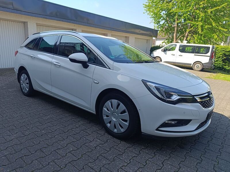 Weiß Gebraucht 2017 Opel Astra Innovation Kombi | 4.990 € (Guter Preis) - Bild 1/4