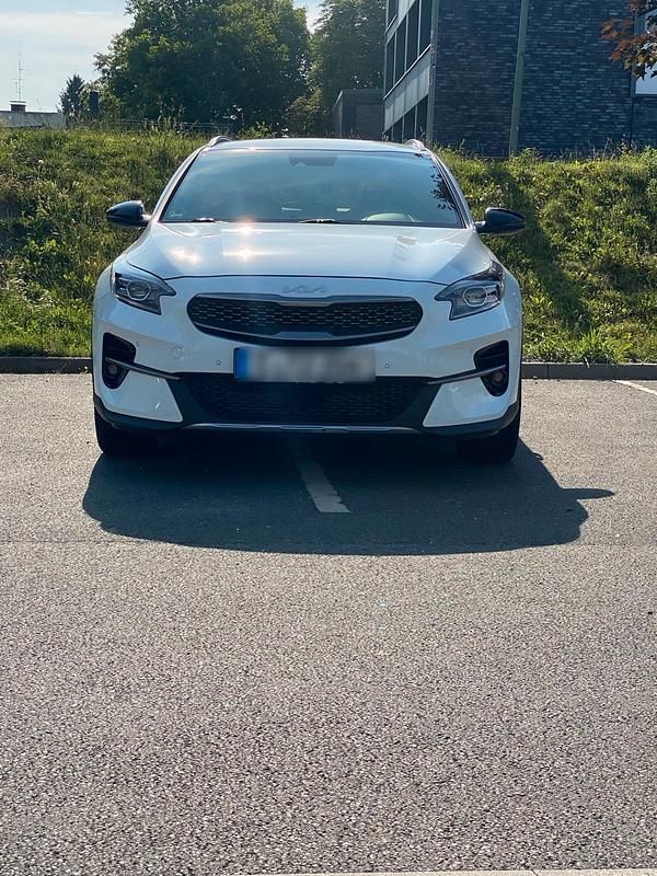 Weiß Gebraucht 2022 Kia XCeed Black Xdition SUV | 21.000 € (Fairer Preis) - Bild 1/4