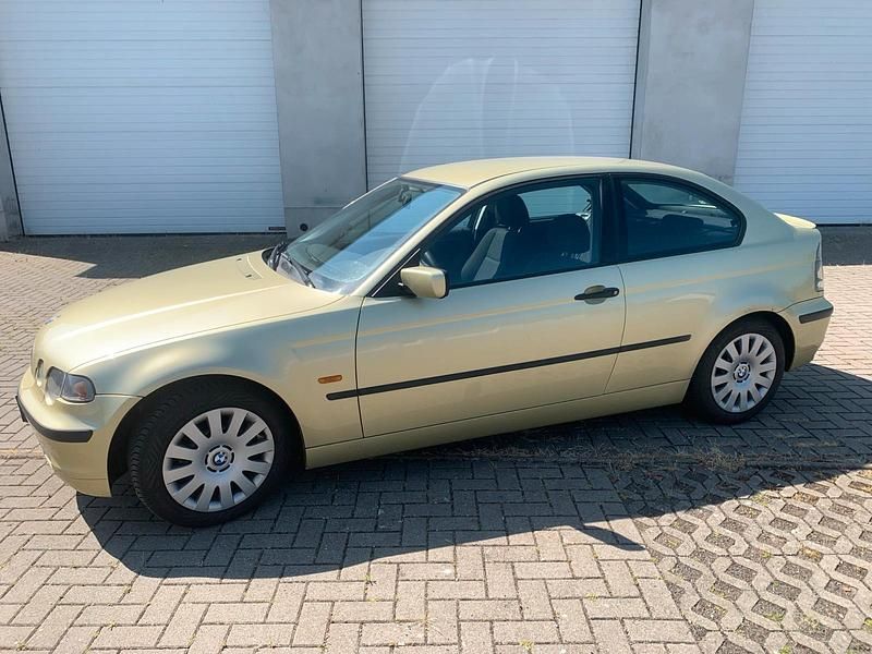 Grün Gebraucht 2002 BMW 318 Compact Kleinwagen | 890 € (Fairer Preis) - Bild 1/4