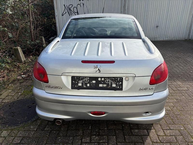 Gebraucht Peugeot 206 CC 109 PS (80 kW) 2003 Silber Cabrio