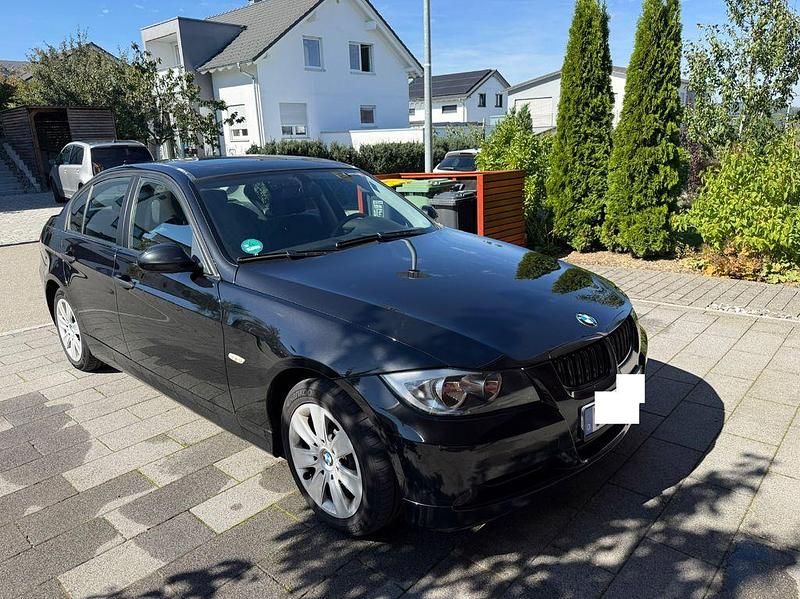 Schwarz Gebraucht 2006 BMW 318 Limousine | 4.467 € (Fairer Preis) - Bild 1/4