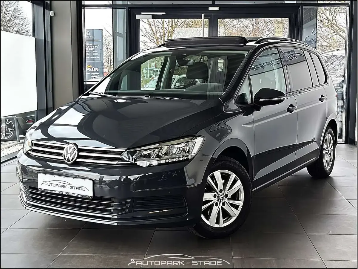Gebraucht VW Touran 150 PS (110 kW) 2022 Grau Van / Kleinbus