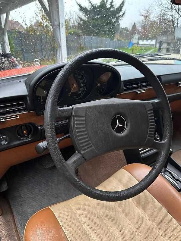 Second-hand Mercedes 280 1977 Portocaliu Berlinǎ