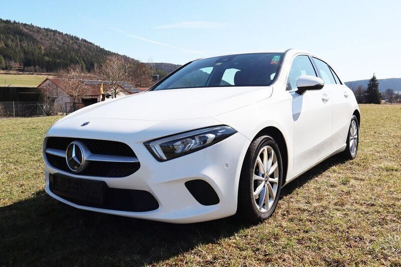 Weiß Gebraucht 2020 Mercedes A160 Edition Limousine | 17.500 € (Guter Preis) - Bild 1/4