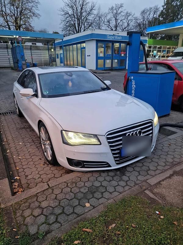 Weiß Gebraucht 2011 Audi A8 Limousine | 18.500 € (Teuer) - Bild 1/4