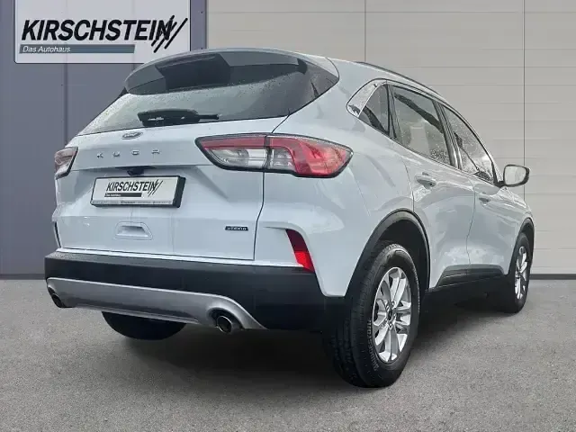 Używany Ford Kuga Titanium 225 KM (165 kW) 2022 Biały SUV