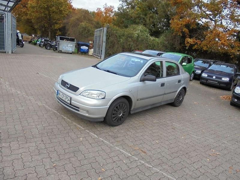 Silber Gebraucht 2001 Opel Astra Comfort Limousine | 499 € - Bild 1/4