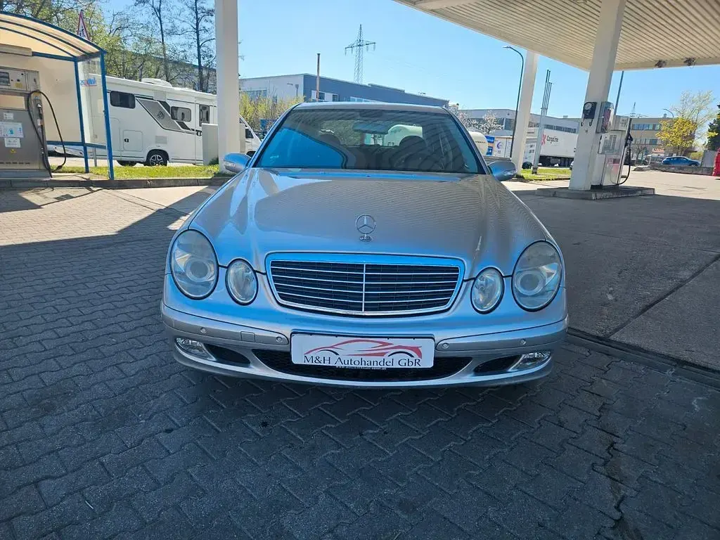 Gebraucht Mercedes E240 Classic 177 PS (130 kW) 2002 Silber Limousine
