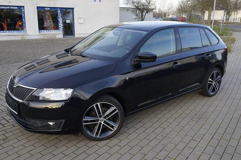 Schwarz Gebraucht 2015 Skoda Rapid Style Kombi | 9.499 € (Fairer Preis) - Bild 1/4