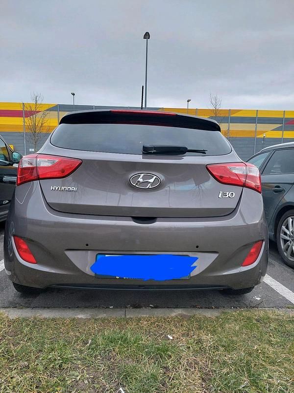 Gebraucht Hyundai i30 90 PS (66 kW) 2015 Grau Limousine