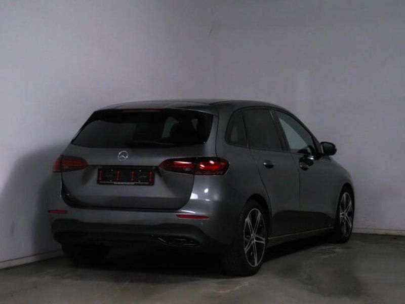 Gebraucht Mercedes B250 224 PS (164 kW) 2024 Lack mountaingrau (metallic) Van / Kleinbus