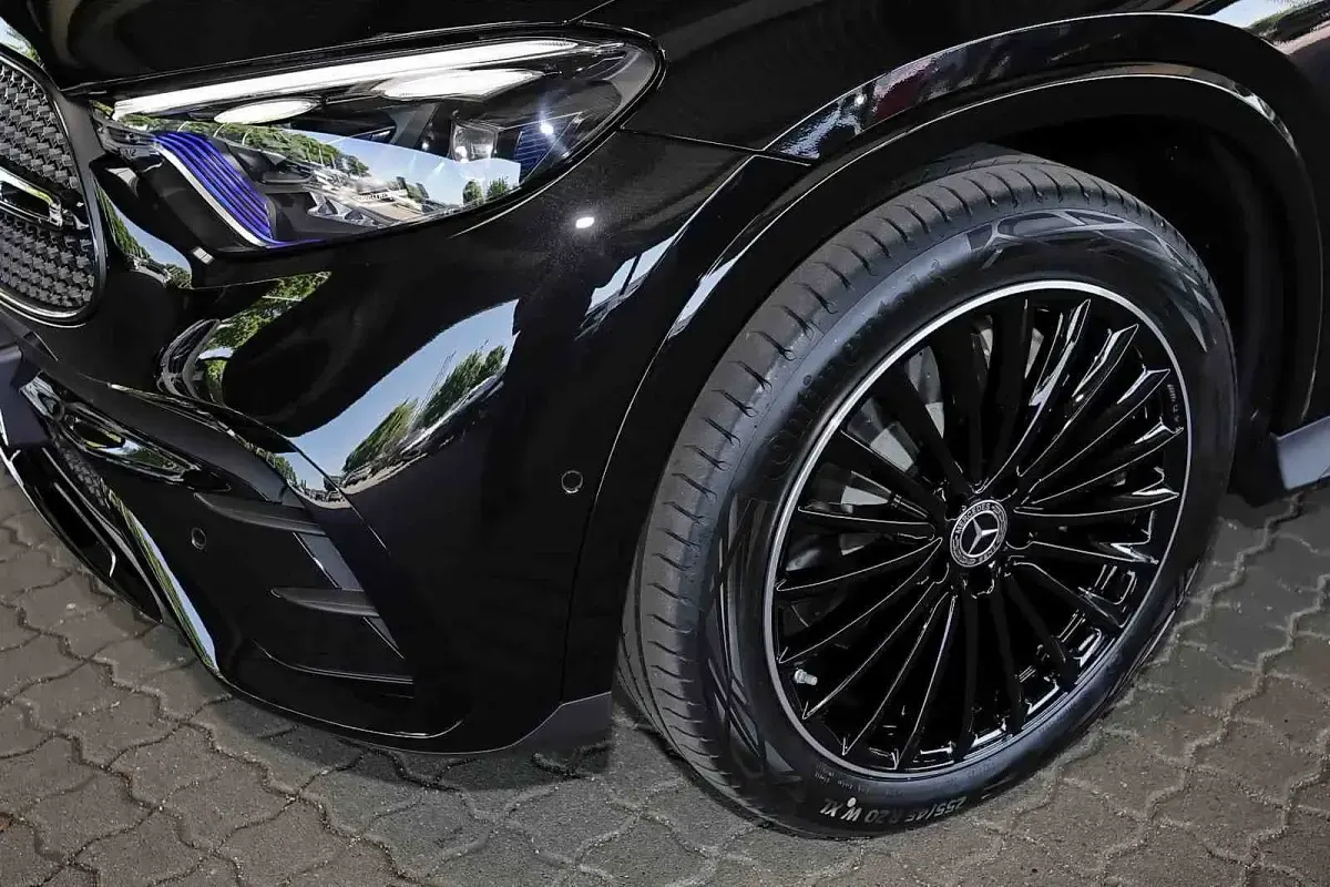 Gebraucht Mercedes GLC450 AMG 367 PS (269 kW) 2025 Metalliclack obsidianschwarz SUV