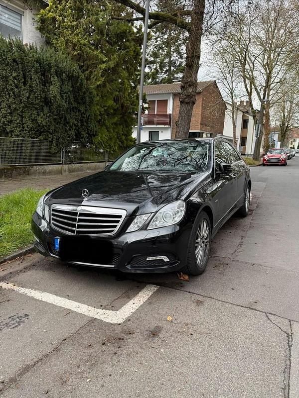 Gebraucht Mercedes E200 184 PS (135 kW) 2009 Schwarz Limousine