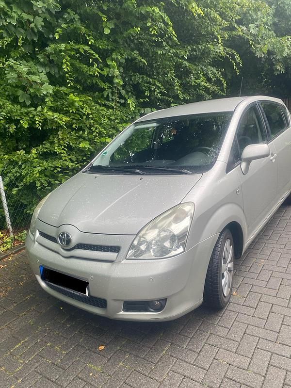 Silber Gebraucht 2007 Toyota Corolla Verso Van / Kleinbus | 4.750 € (Fairer Preis) - Bild 1/4