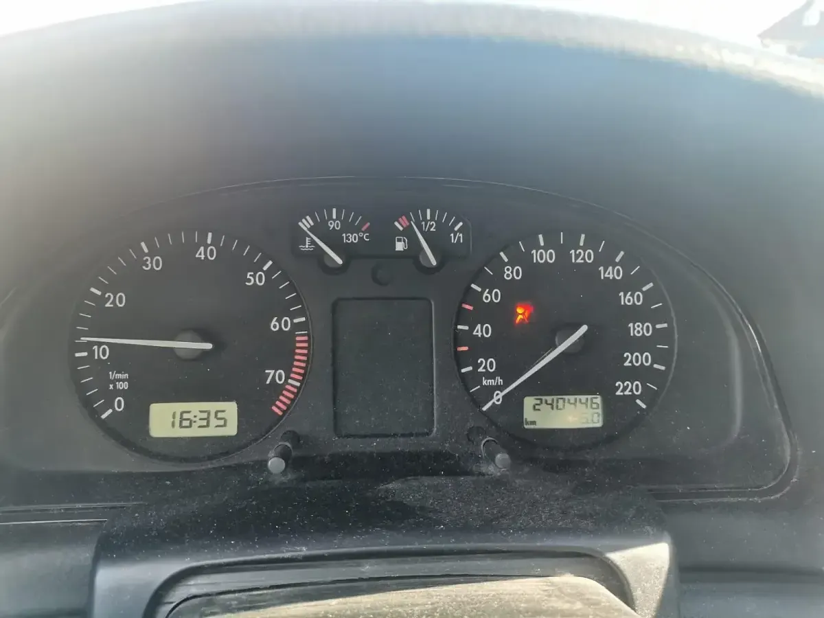Gebraucht VW Passat 101 PS (74 kW) 1997 Silber Kombi