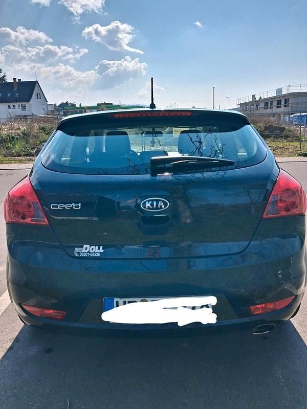 Gebraucht Kia ProCeed 135 PS (99 kW) 2012 Schwarz Kleinwagen