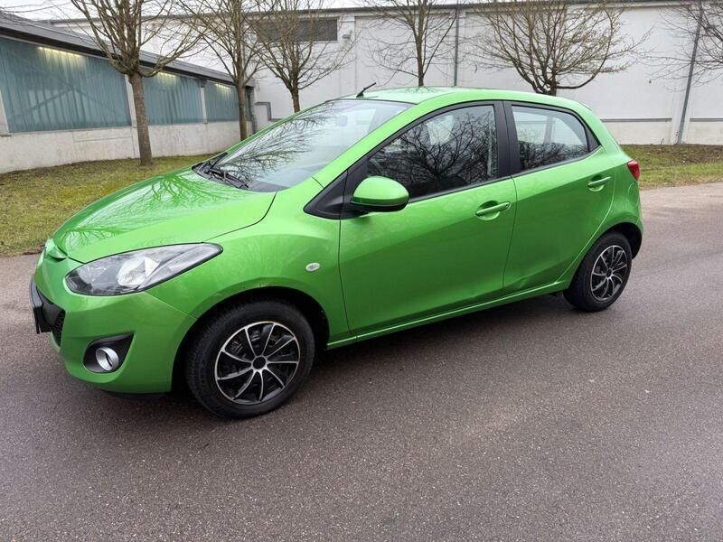 Grün Gebraucht 2011 Mazda 2 Active Kleinwagen | 2.800 € (Superpreis) - Bild 1/4