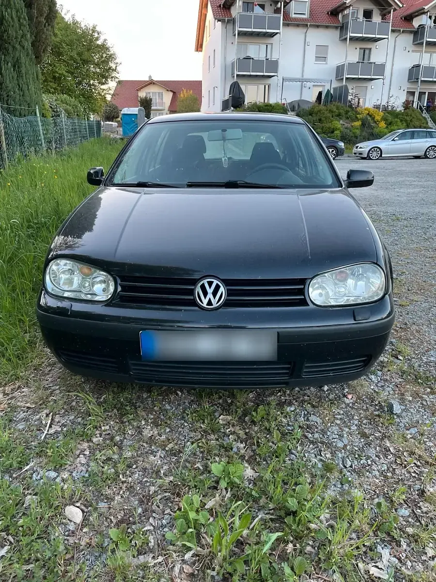 Second-hand VW Golf IV 90 CP (66 kW) 2000 Negru Hatchback