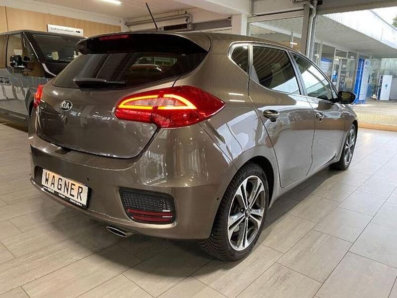 Gebraucht Kia Ceed Spirit 135 PS (99 kW) 2016 Braun Kleinwagen