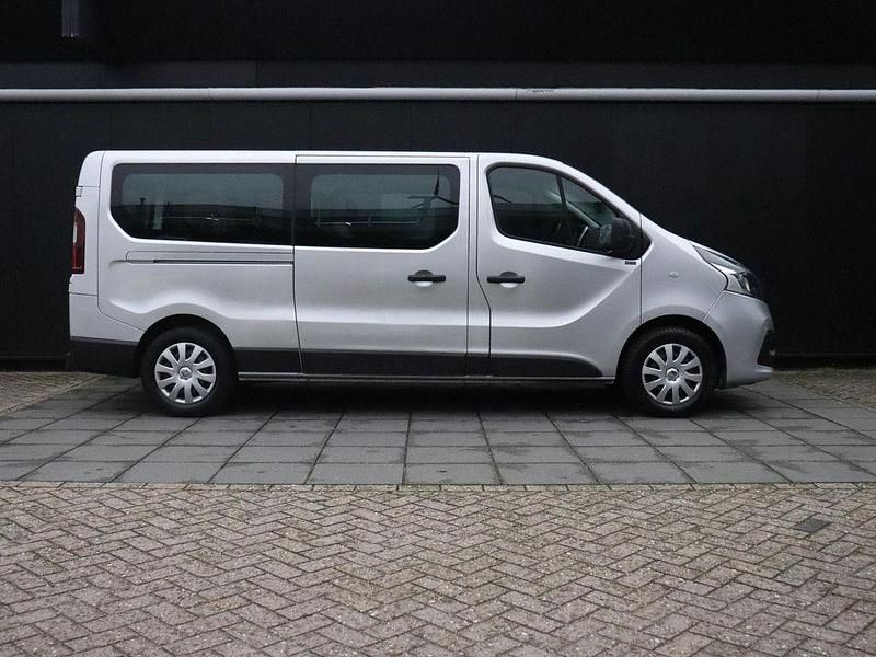 Gebraucht Renault Trafic Authentique 95 PS (69 kW) 2016 Grau Van / Kleinbus