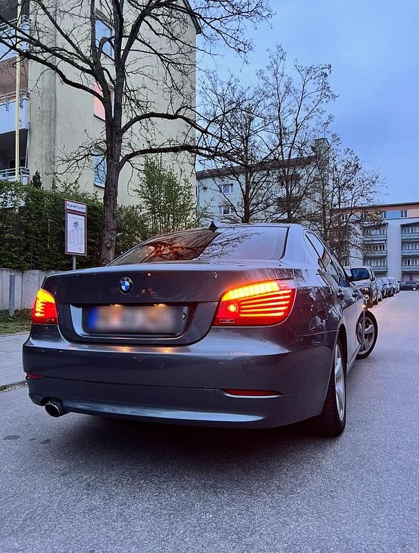 Grau Gebraucht 2009 BMW 520 Limousine | 7.499 € (Etwas zu teuer) - Bild 1/4