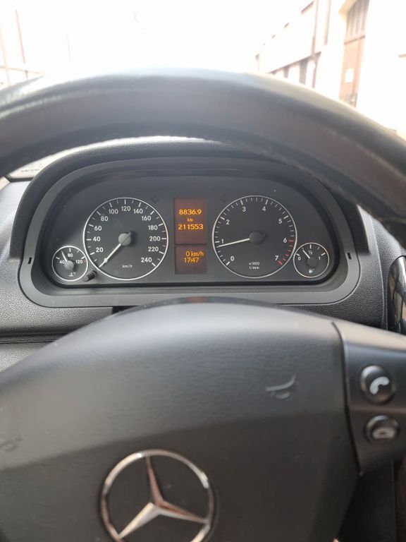 Silber Gebraucht 2010 Mercedes A170 Elegance Van / Kleinbus | 3.500 € (Fairer Preis) - Bild 1/4
