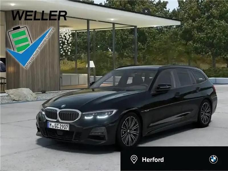 Black sapphire (schwarz) Gebraucht 2022 BMW 330e M Sport Kombi | 31.850 € (Superpreis) - Bild 1/4