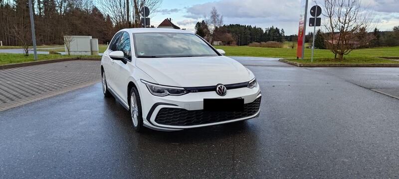 Weiß Gebraucht 2021 VW e-Golf GTE Kleinwagen | 19.950 € - Bild 1/4