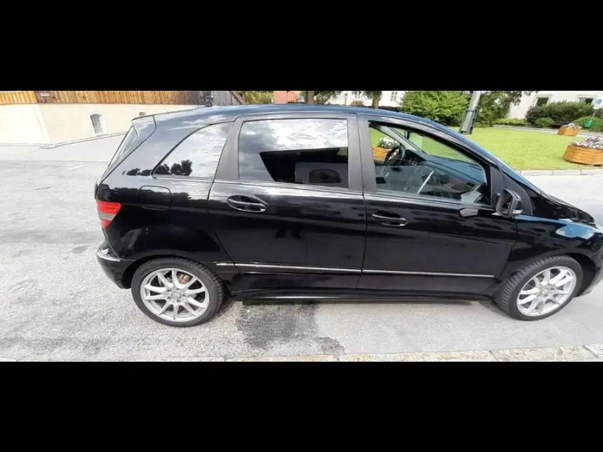 Gebraucht Mercedes B200 140 PS (102 kW) 2009 Schwarz Van / Kleinbus