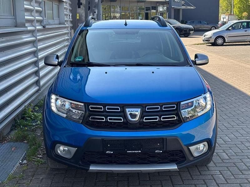 Second-hand Dacia Sandero Stepway 90 CP (66 kW) 2019 Albastru SUV