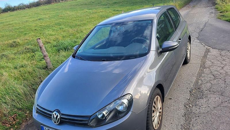 Silber Gebraucht 2009 VW Golf VI Limousine | 2.000 € (Superpreis) - Bild 1/4