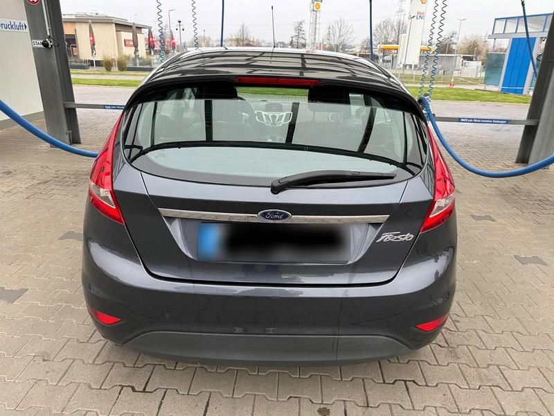 Gebraucht Ford Fiesta Titanium 97 PS (71 kW) 2009 Grau Kleinwagen