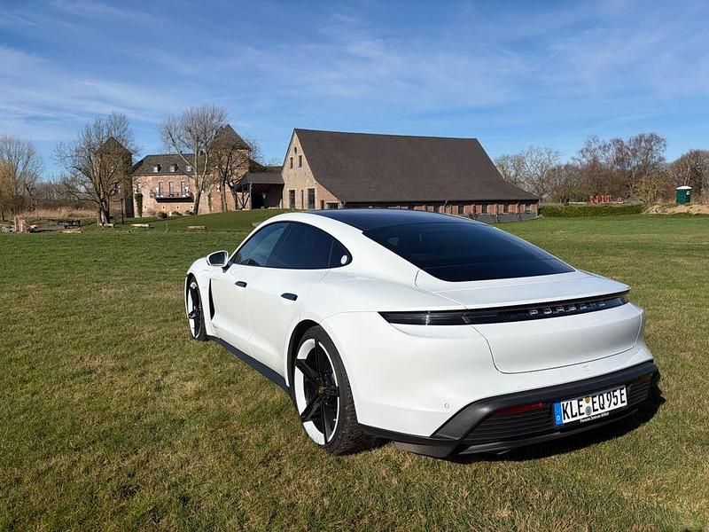 Gebraucht Porsche Taycan Performance Package 300 kW (408 PS) 2022 Weiß Limousine