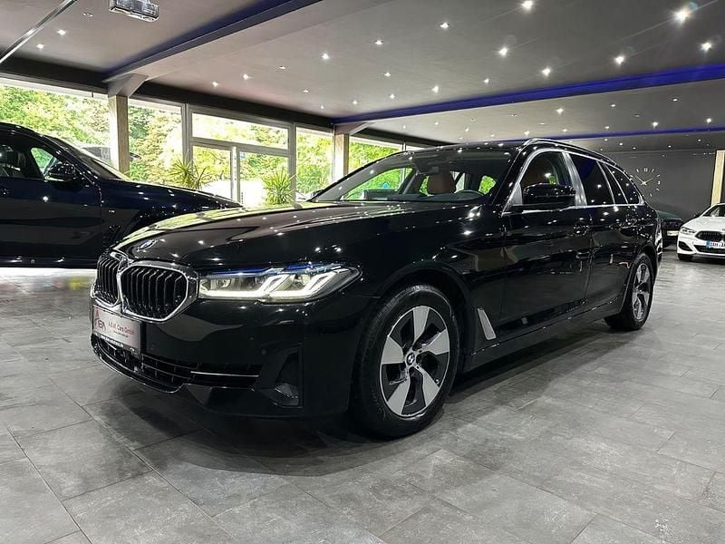 Schwarz Gebraucht 2022 BMW 520 Sport Line Limousine | 32.690 € (Superpreis) - Bild 1/4