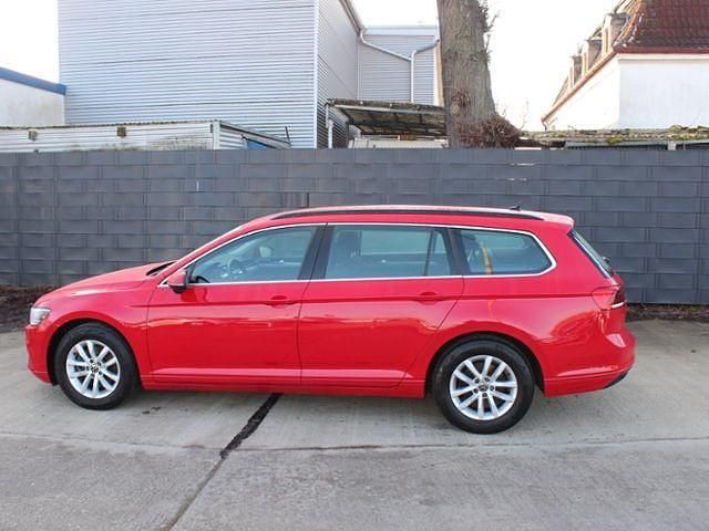 Gebraucht VW Passat Business 122 PS (89 kW) 2023 Rot Kombi