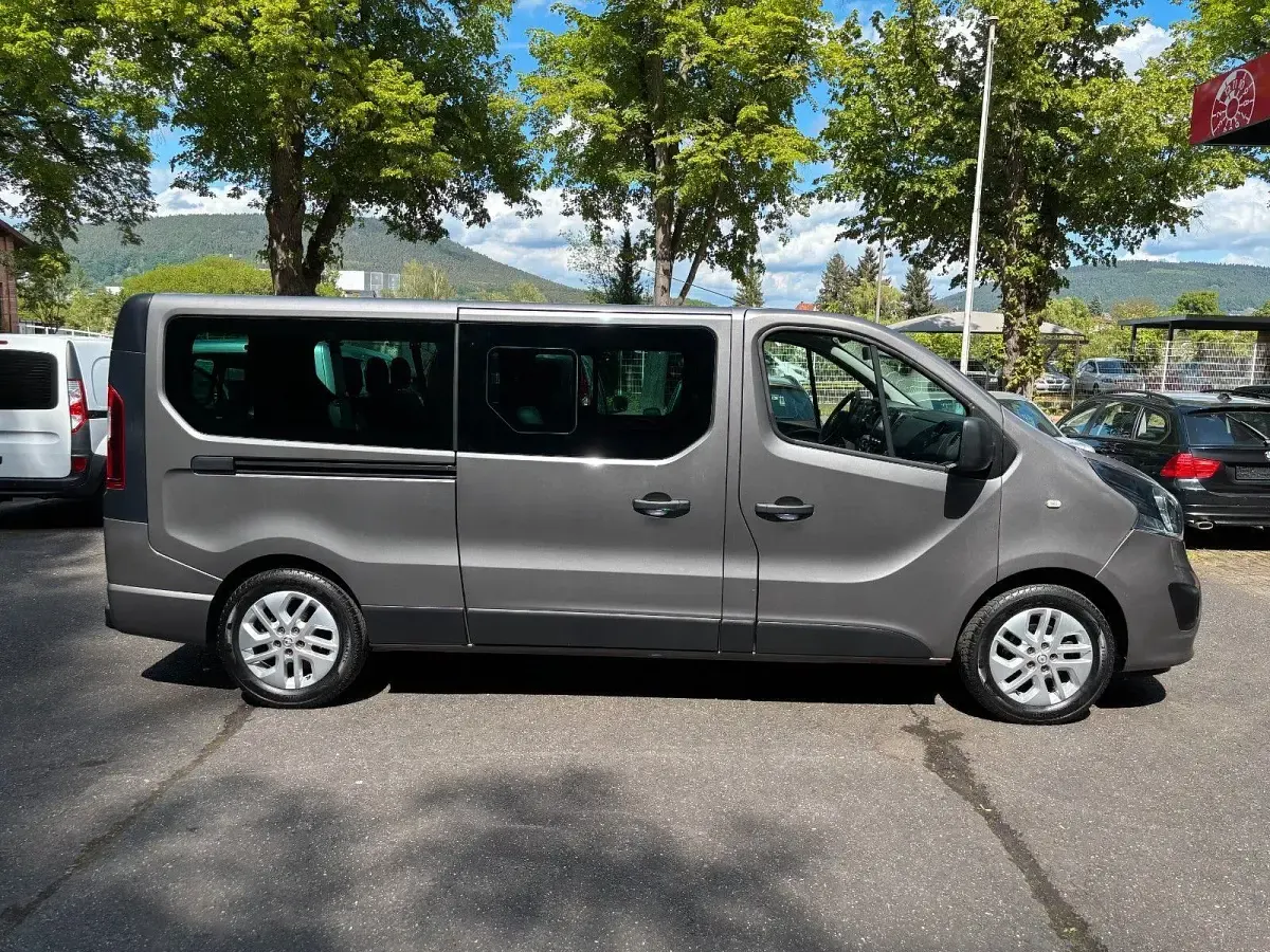 Gebraucht Opel Vivaro 145 PS (106 kW) 2017 Grau Van / Kleinbus