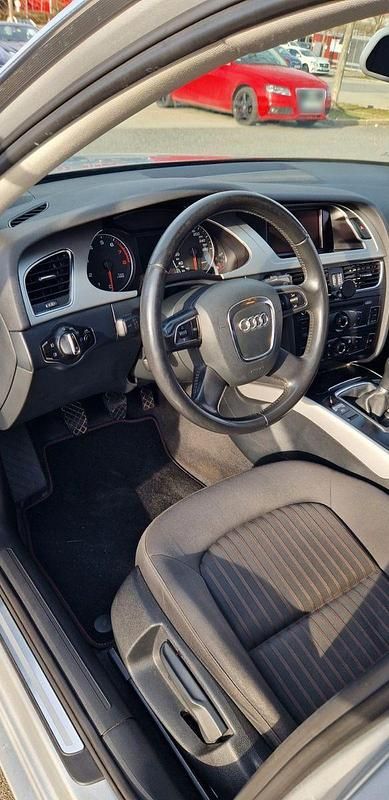 Gebraucht Audi A4 Ambiente 160 PS (117 kW) 2011 Silber Limousine