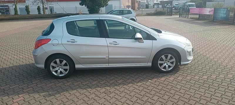 Gebraucht Peugeot 308 120 PS (88 kW) 2008 Silber Limousine