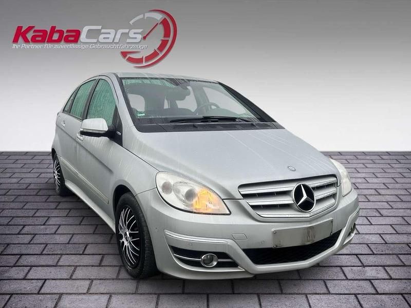 Polarsilber Gebraucht 2011 Mercedes B180 Van / Kleinbus | 1.990 € (Guter Preis) - Bild 1/4