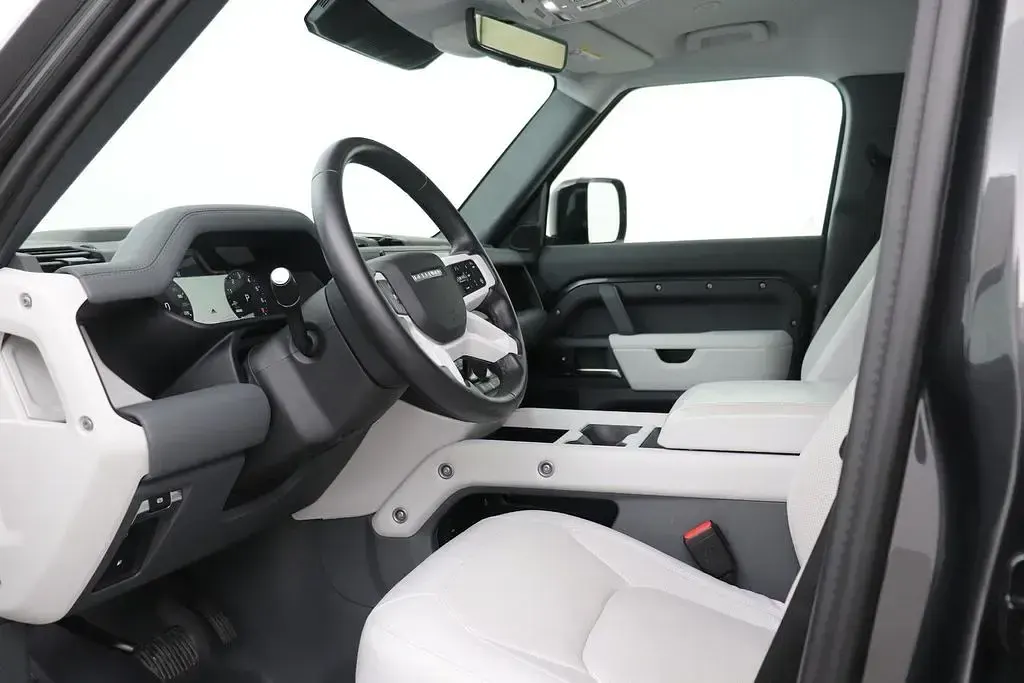 Gebraucht Land Rover Defender SE Dynamic 224 PS (164 kW) 2024 Grau SUV