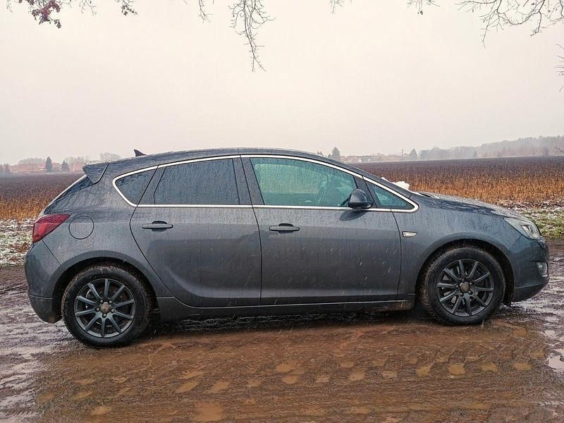 Gebraucht Opel Astra Sport 165 PS (121 kW) 2012 Grau Kleinwagen