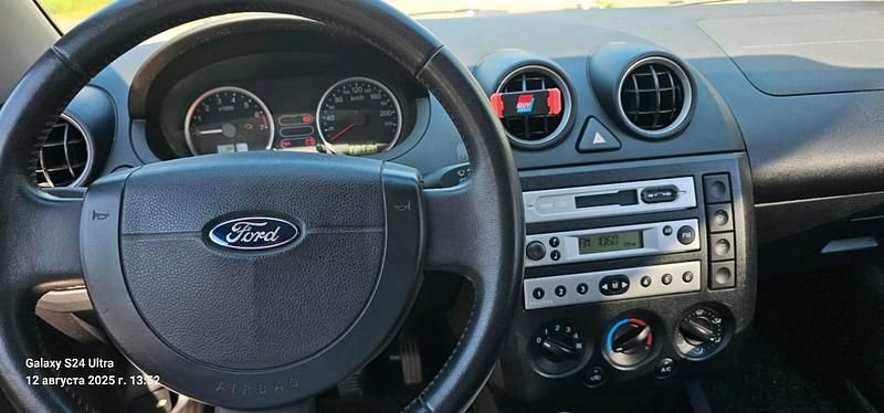 Schwarz Gebraucht 2004 Ford Fiesta Kleinwagen | 400 € (Superpreis) - Bild 1/3