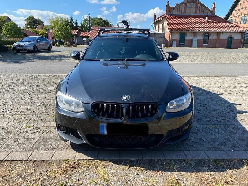 Gebraucht BMW 320 184 PS (135 kW) 2012 Schwarz Coupé