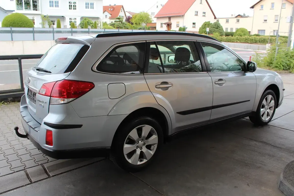 Gebraucht Subaru Outback 150 PS (110 kW) 2012 Grau Kombi
