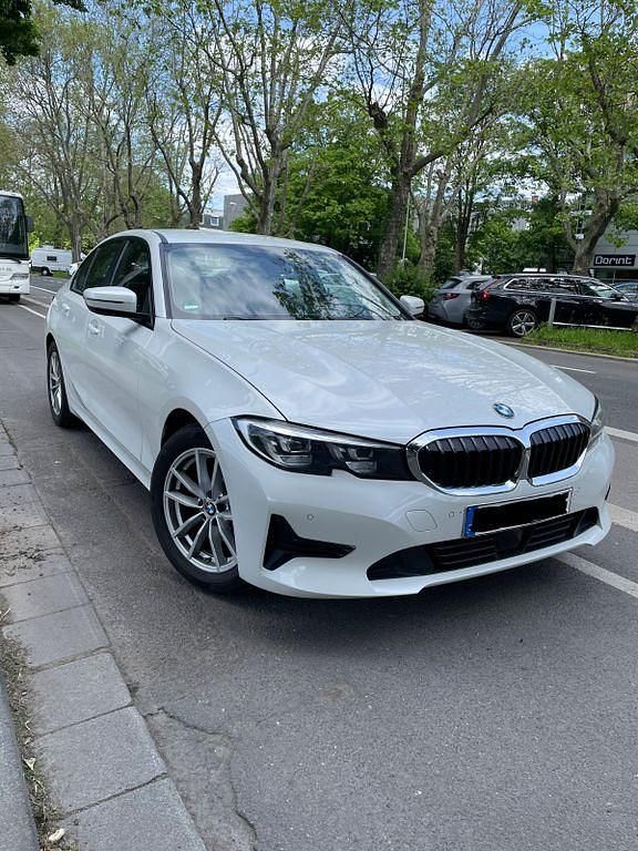 Weiß Gebraucht 2019 BMW 320 Limousine | 22.999 € (Superpreis) - Bild 1/4