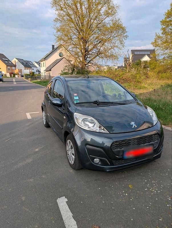 Gebraucht Peugeot 107 68 PS (50 kW) 2013 Grau Kleinwagen