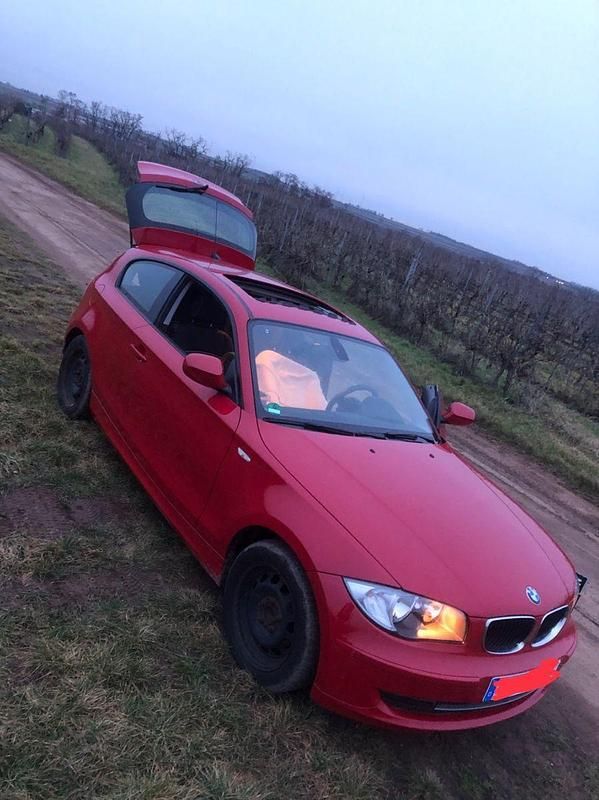Second-hand BMW 116 122 CP (89 kW) 2011 Roșu Hatchback